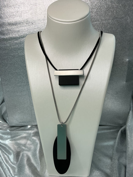 Collar Negro y Plata